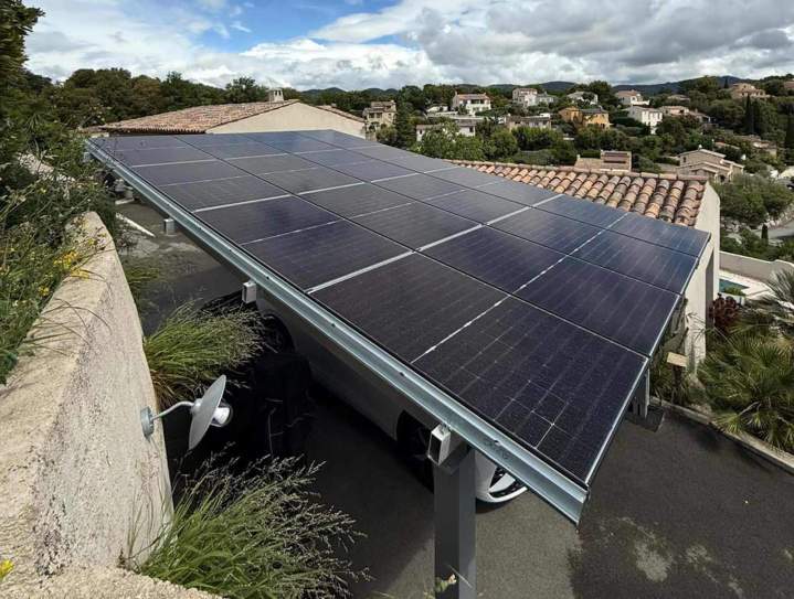 Réalisation d'un carport solaire sur mesure Roquebrune-sur-Argens