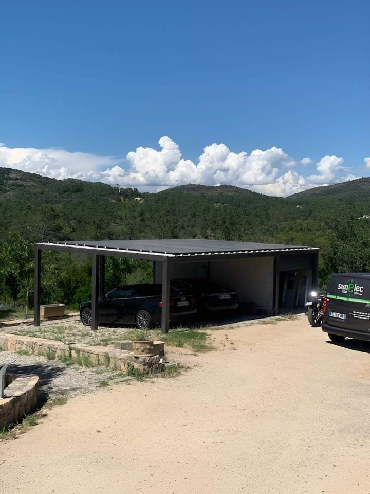 Installation de carport solaire Roquebrune-sur-Argens